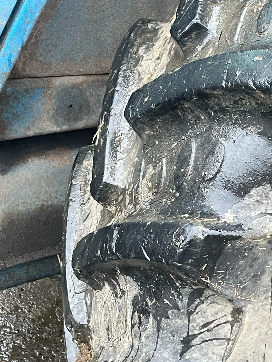 7610 tractor - Image 4