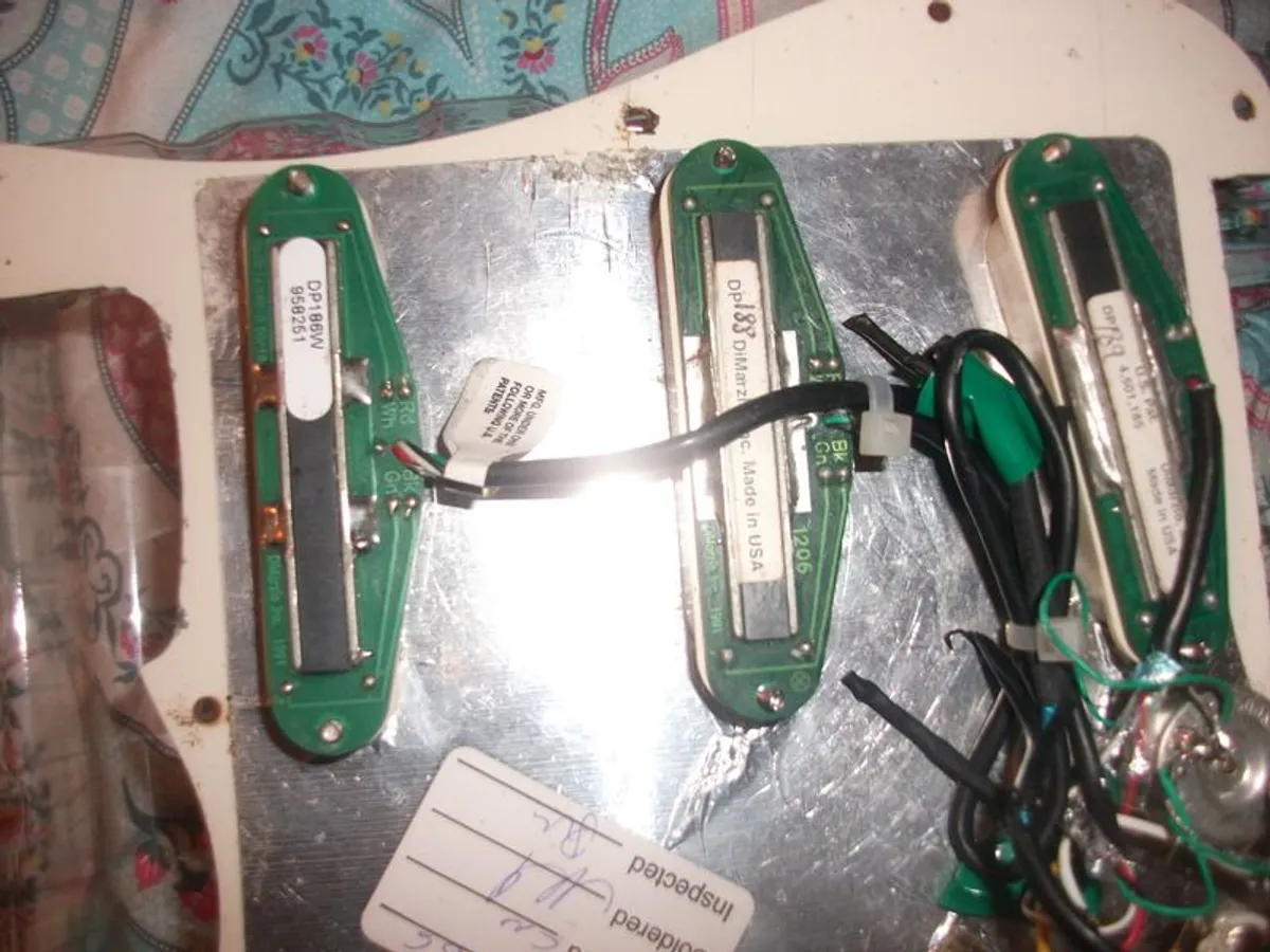 Dimarzio loaded pickguard - Image 3