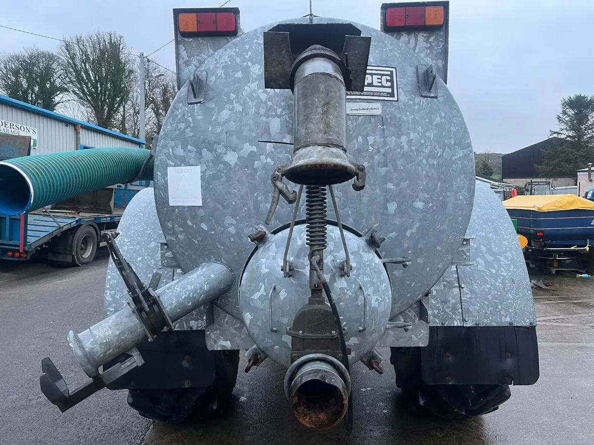 Hi spec 1600 gallon tanker - Image 4