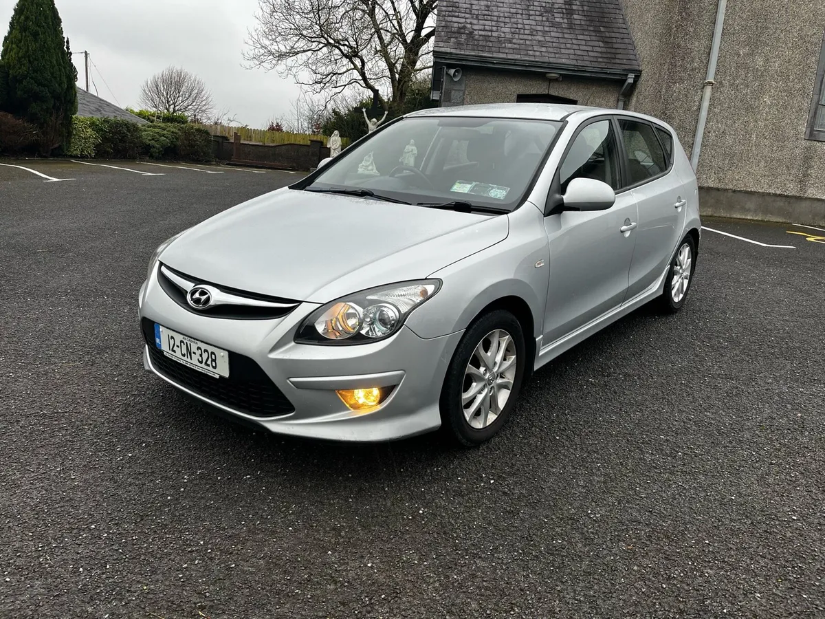 2012 Hyundai i30 deluxe 1.6 diesel - Image 2
