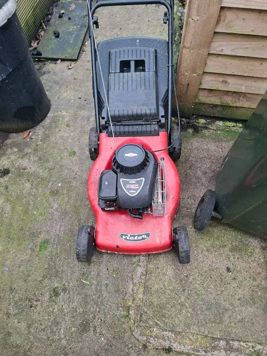 Victor   push  lawnmower - Image 2