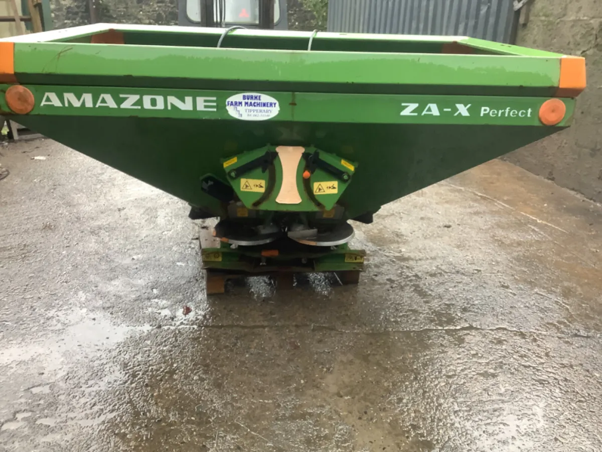 Used Amazone Zax spreader - Image 3