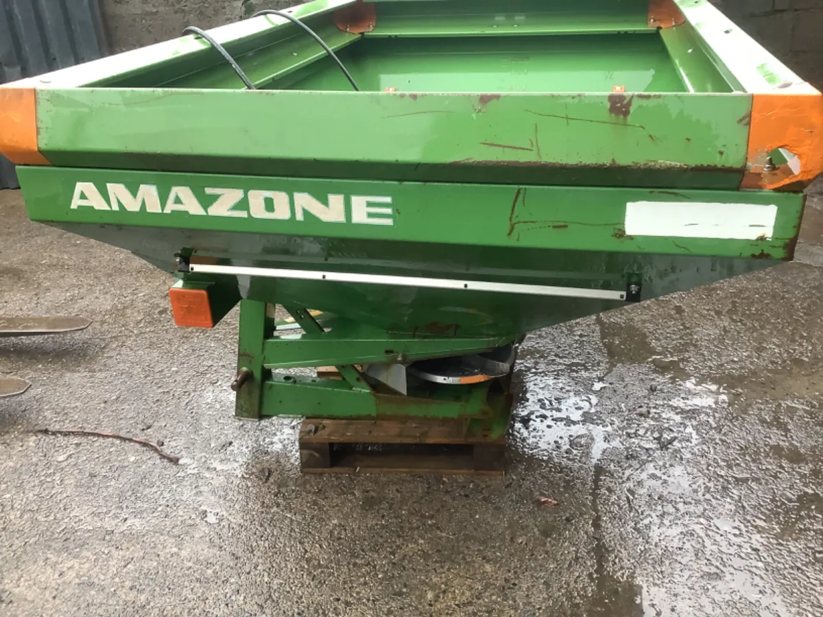 Used Amazone Zax spreader - Image 4
