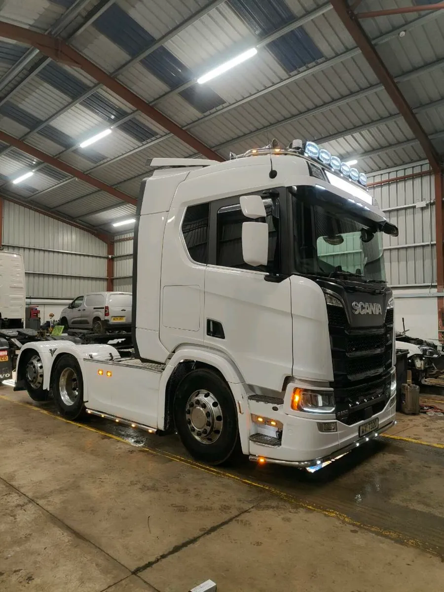 2019 Scania R650 tag axle low cab - Image 1