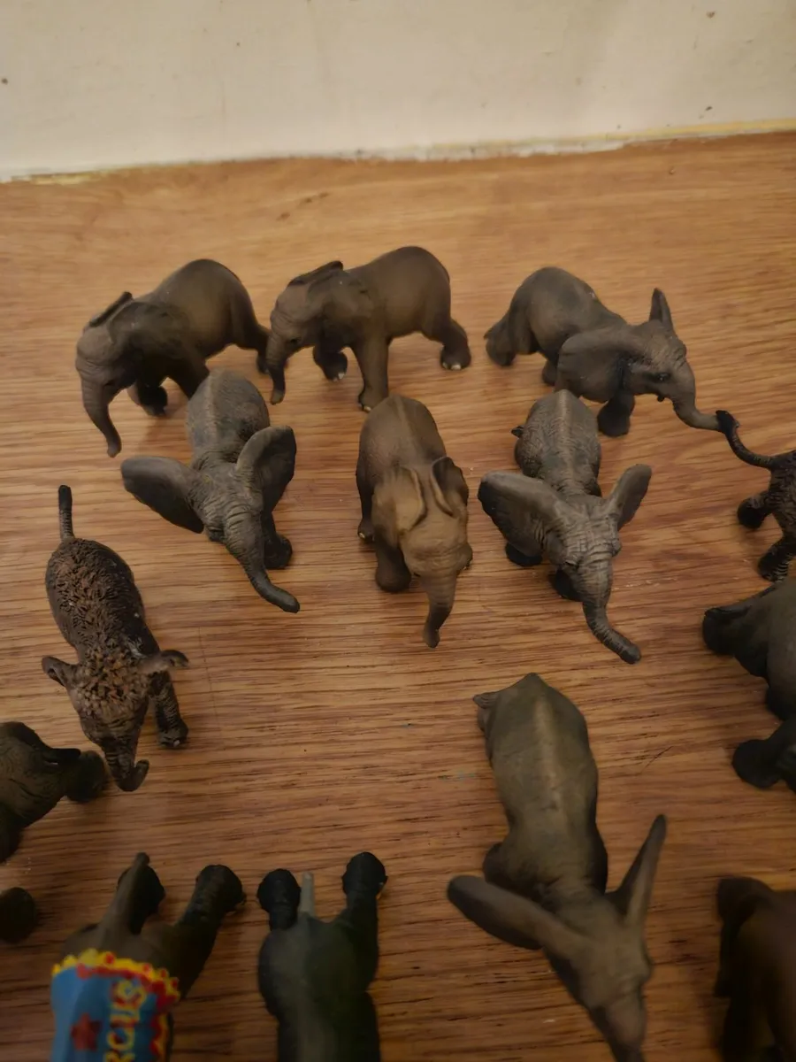 Corgi Schleich Elephants Circus Animals - Image 2