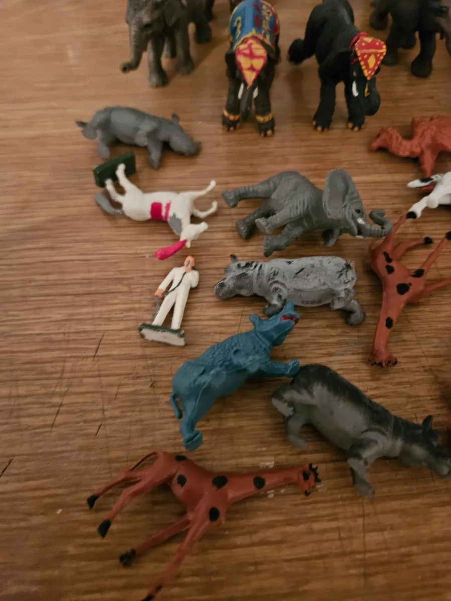 Corgi Schleich Elephants Circus Animals - Image 4