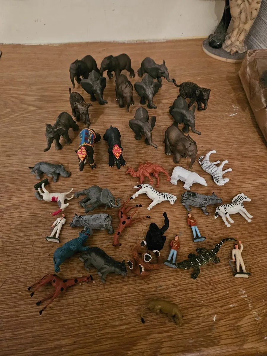 Corgi Schleich Elephants Circus Animals - Image 1