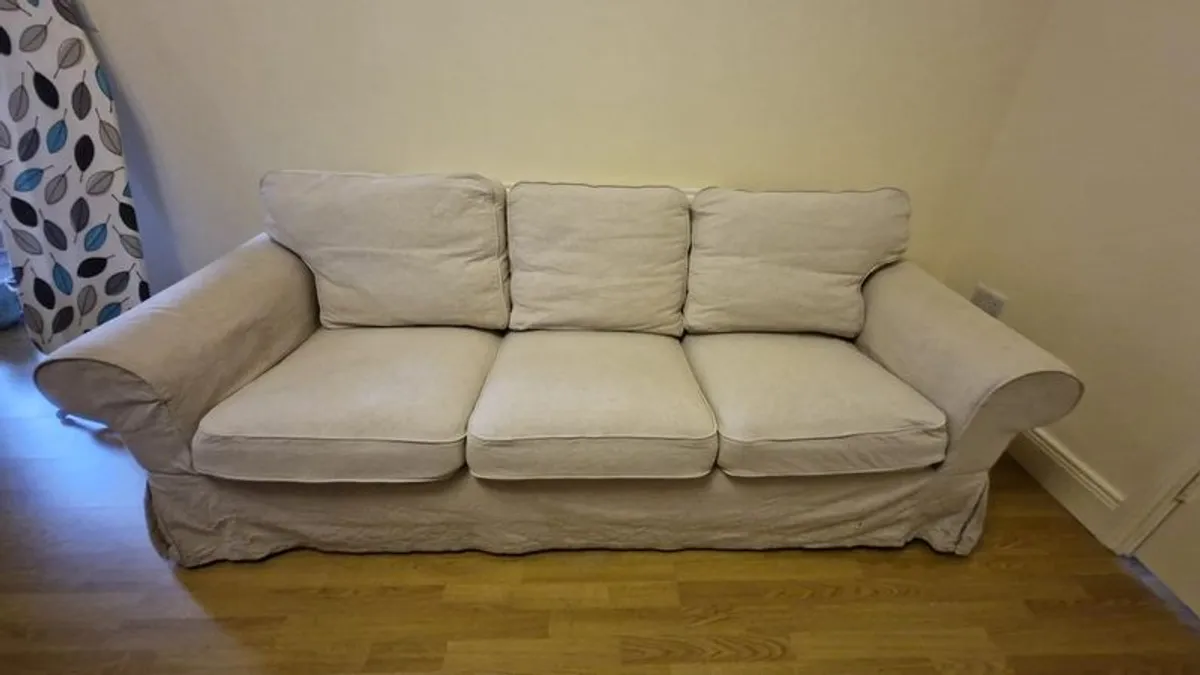 3 seater couch - Image 1