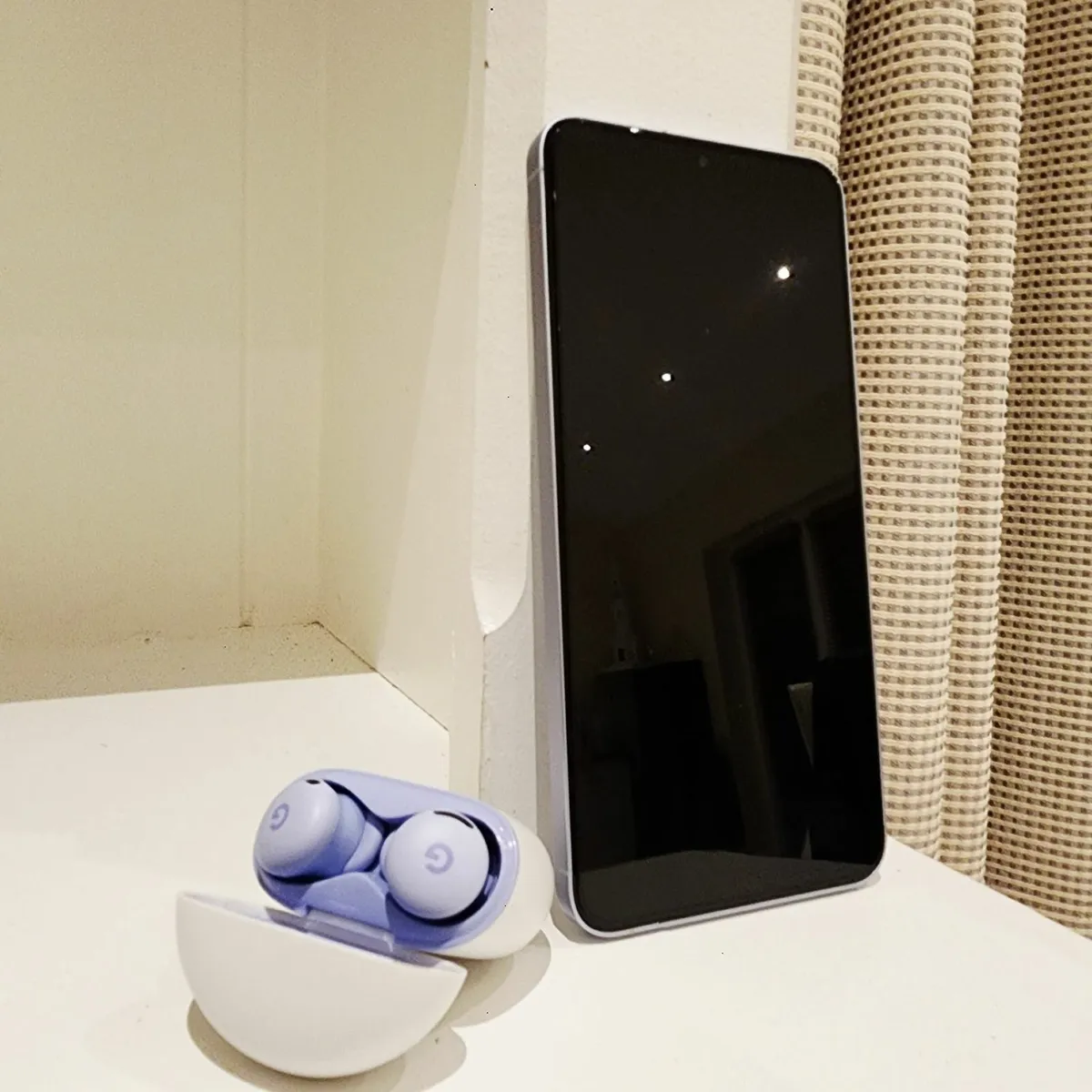 Samsung Galaxy S25+ 256GB Blue + Google Pixel Buds - Image 1