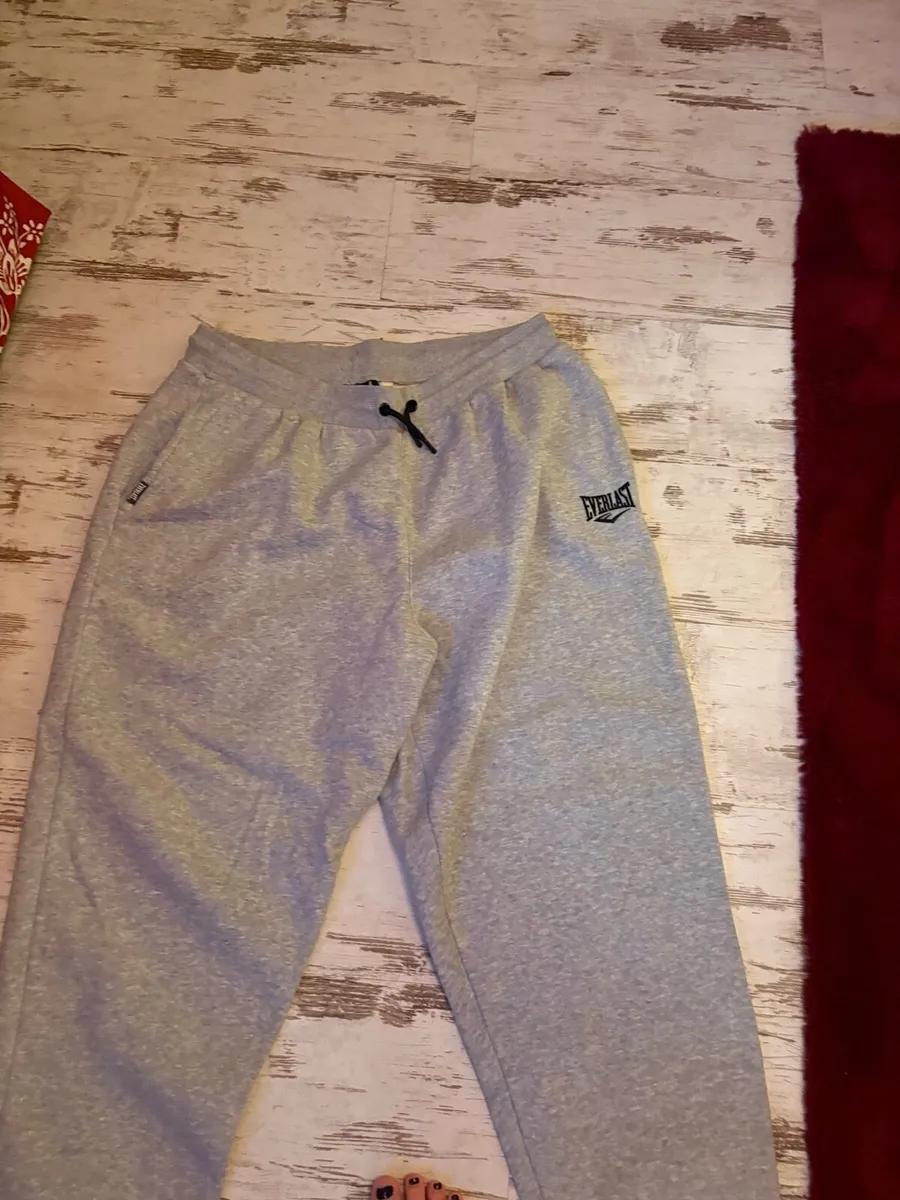 Four 4XL Everlast tracksuit bottoms - Image 1