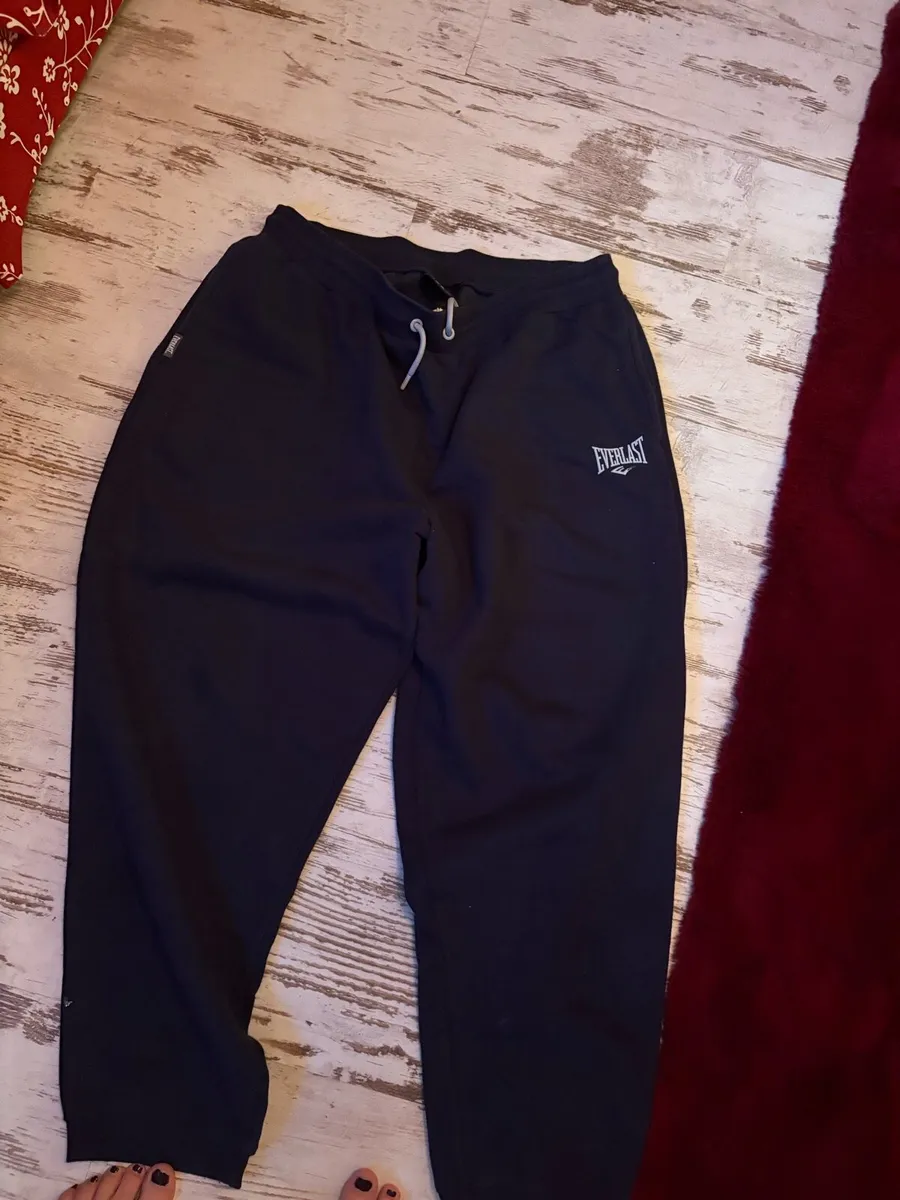 Four 4XL Everlast tracksuit bottoms - Image 4