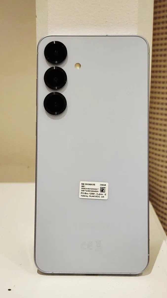 Samsung Galaxy S25+ 256GB Blue + Google Pixel Buds - Image 4