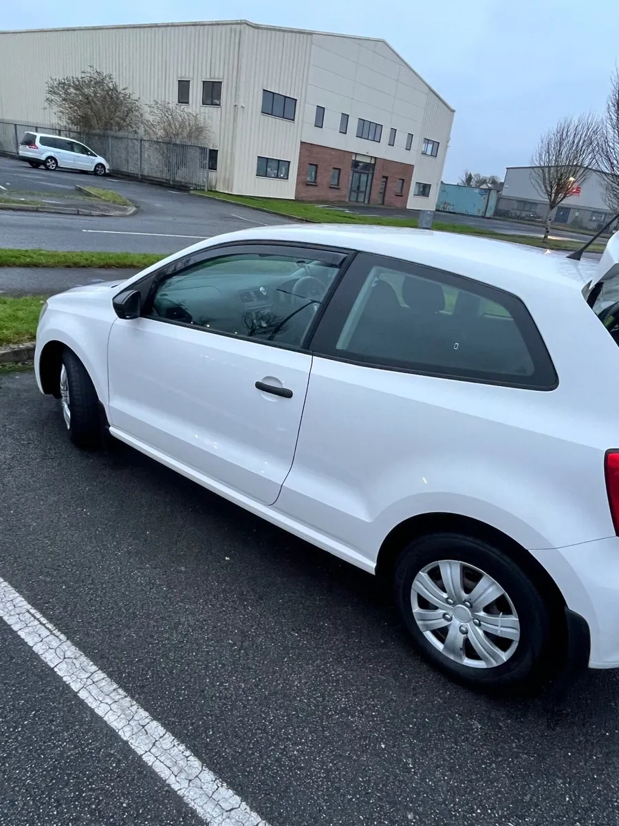 Volkswagen Polo 2011 - Image 2
