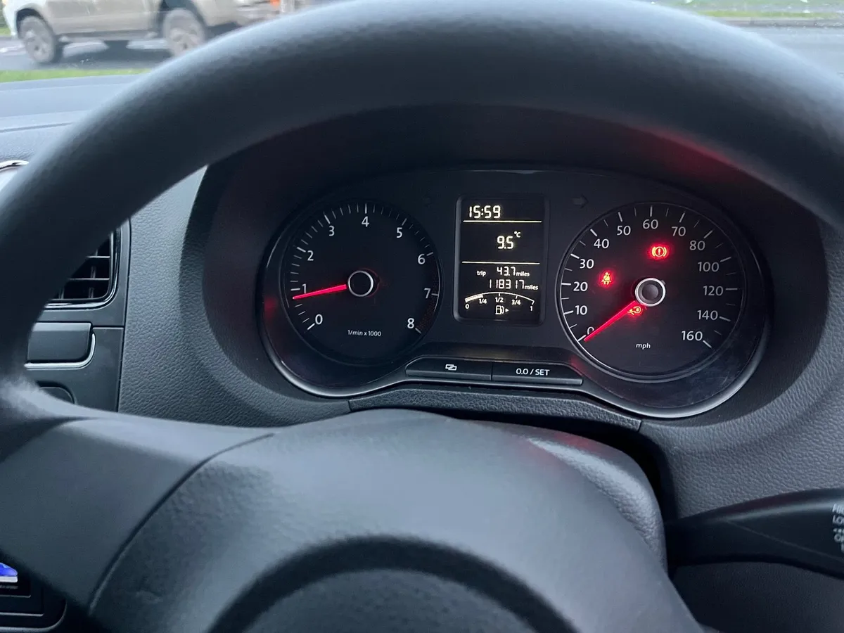 Volkswagen Polo 2011 - Image 4