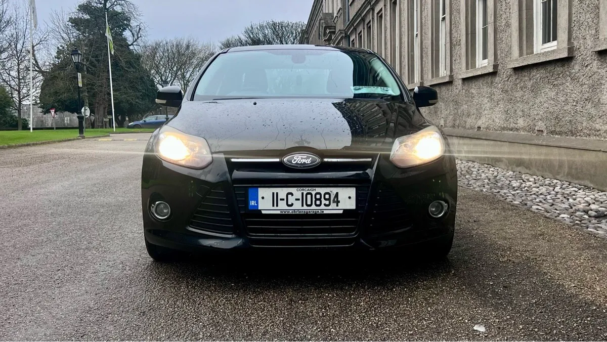 2011 Ford Focus Titanium Diesel Saloon Black - Image 3