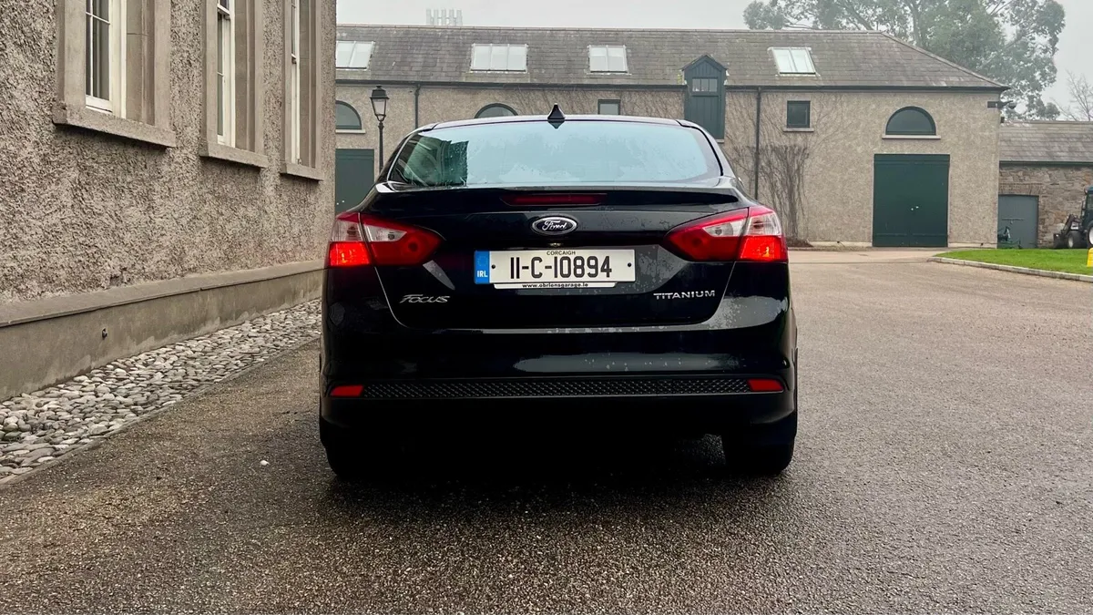 2011 Ford Focus Titanium Diesel Saloon Black - Image 4