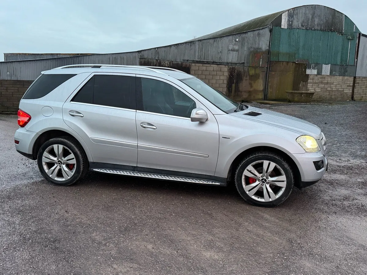 Mercedes ML350 Top space Showroom condition - Image 1