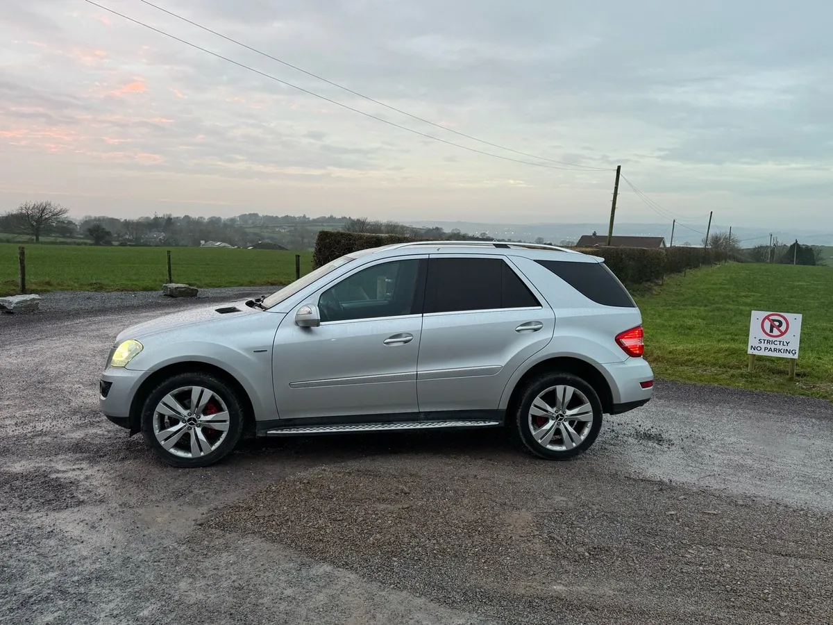 Mercedes ML350 Top space Showroom condition - Image 3