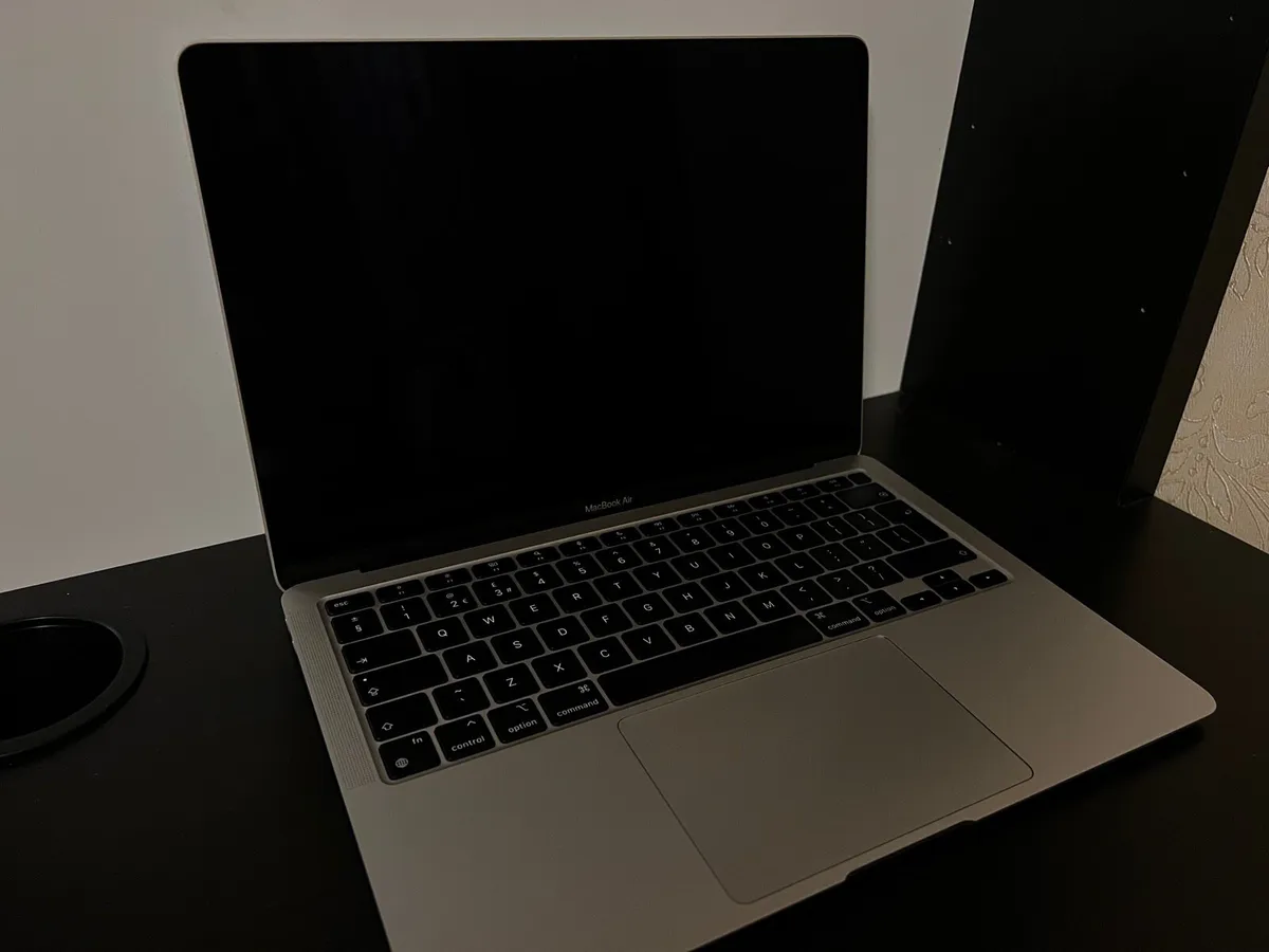 MacBook Air m1 PRICE NEGOTIABLE - Image 2