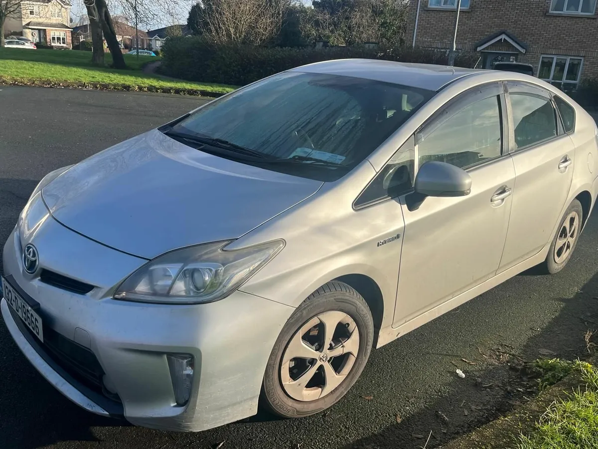 Toyota Prius 2013 - Image 2