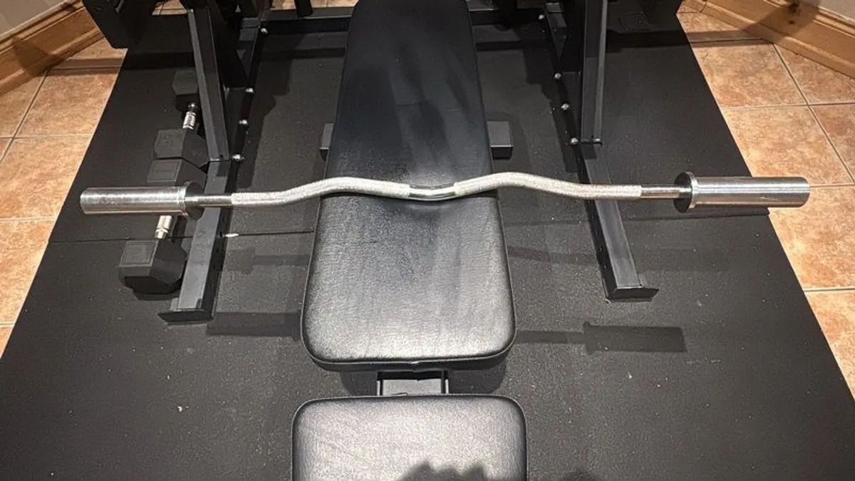 Hit Fitness Supreme Pack 120kg | Rack - Bench - Black Bumper Plates - EZ curl bar & accessories - Image 3