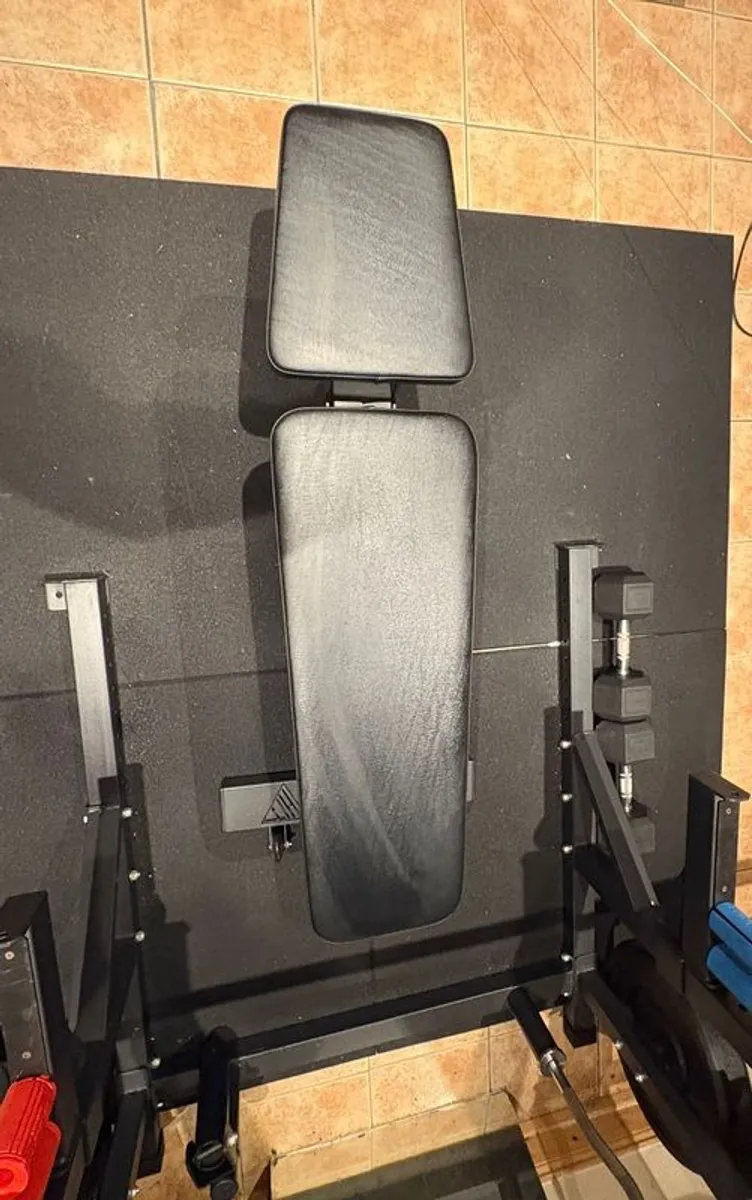 Hit Fitness Supreme Pack 120kg | Rack - Bench - Black Bumper Plates - EZ curl bar & accessories - Image 4