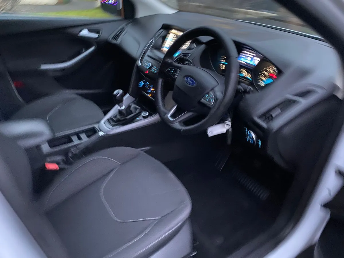 FORD FOCUS 1.5 TDCI ZETEC - Image 4