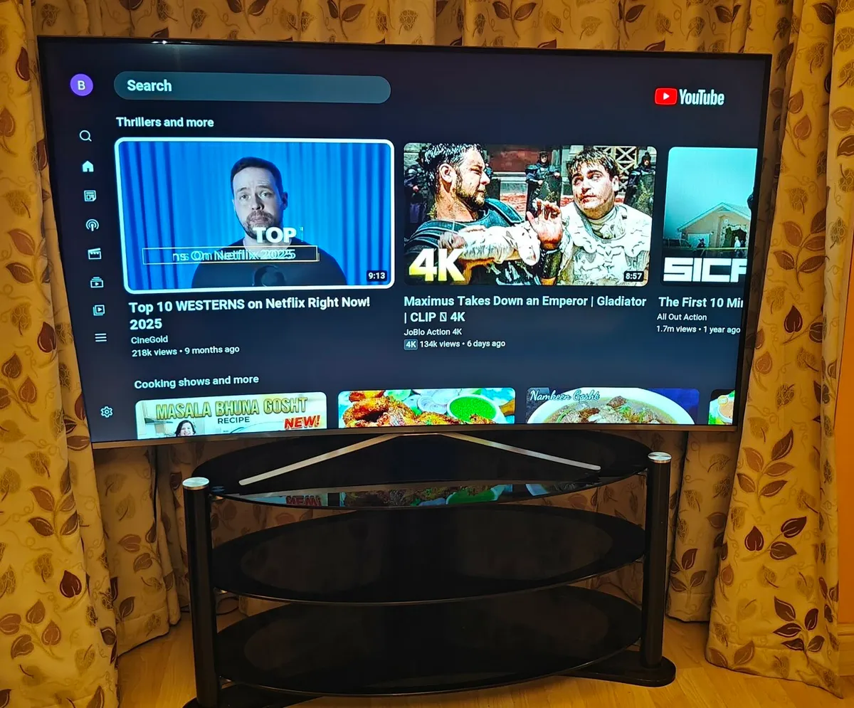 Samsung 55" Smart TV with TV Stand - Image 2