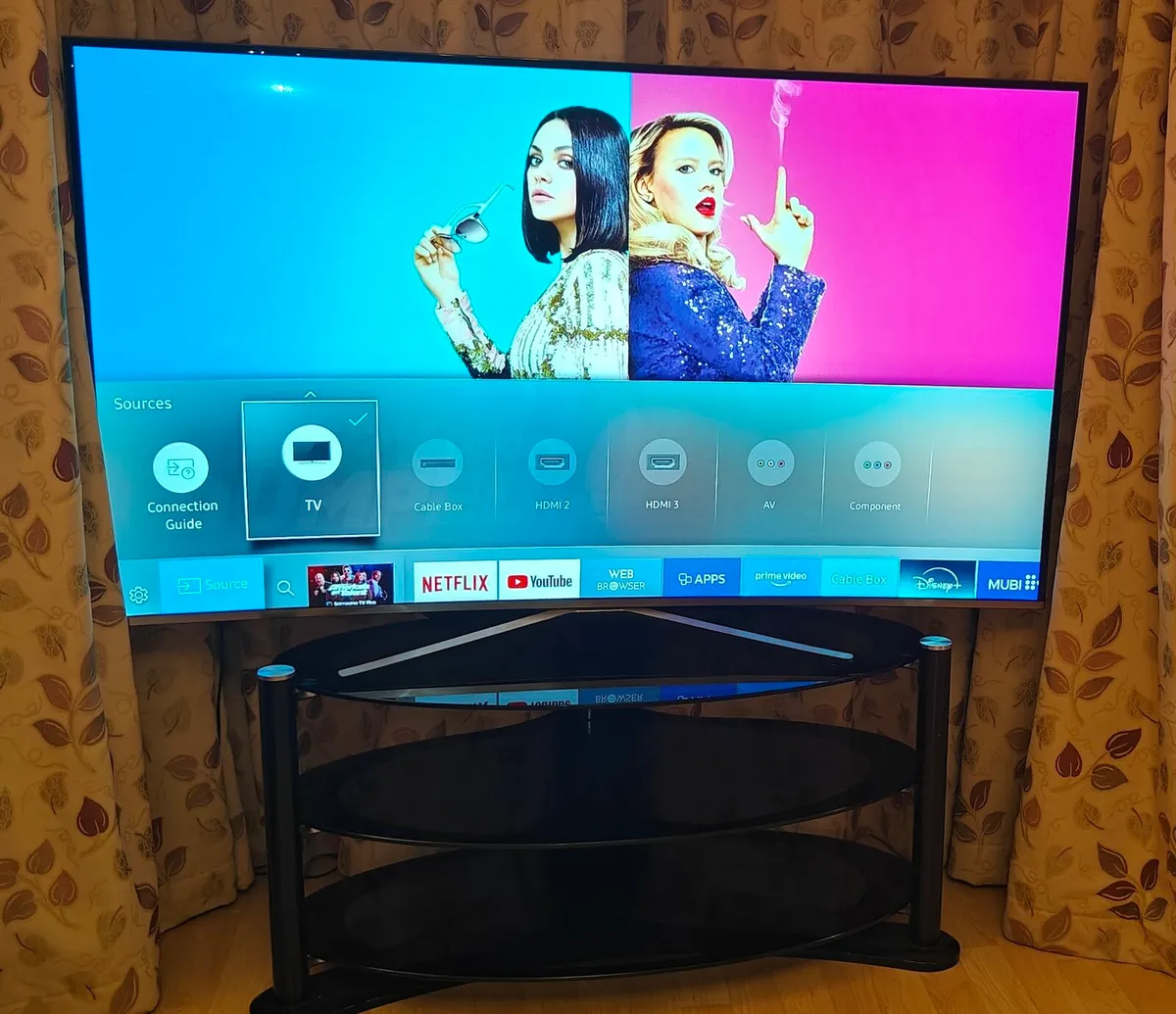 Samsung 55" Smart TV with TV Stand - Image 4