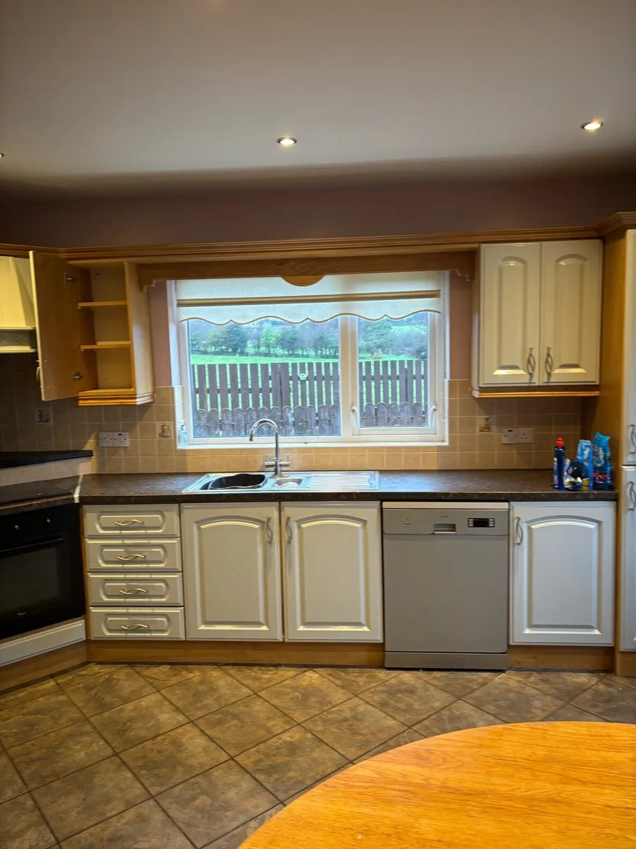 Kitchen units - Image 1
