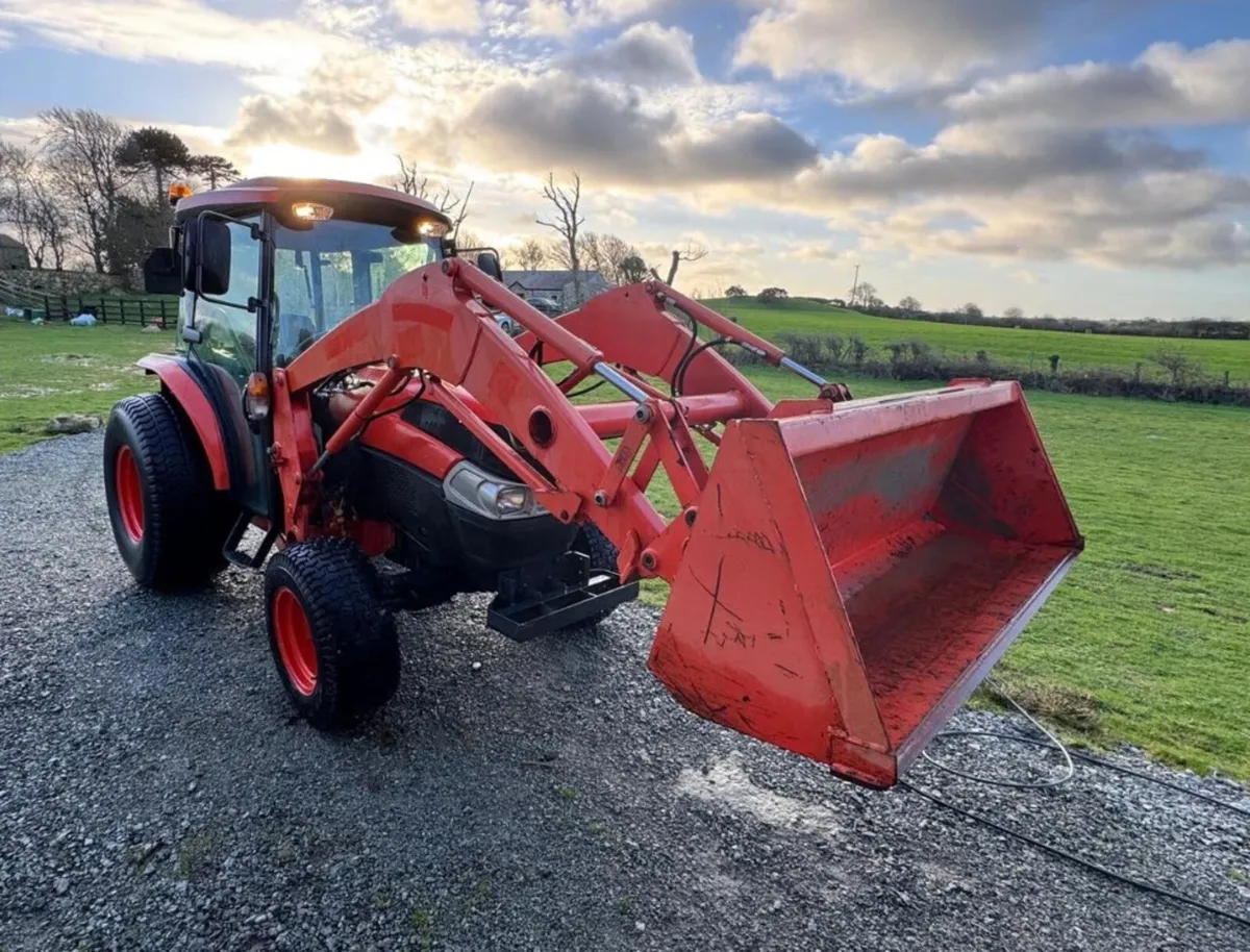 Kubota tractor l4240 loader bucket forks No Vat - Image 1