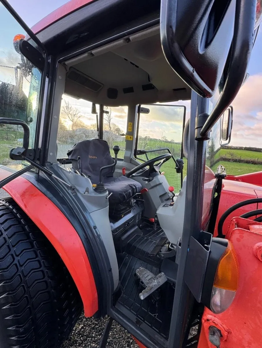 Kubota tractor l4240 loader bucket forks No Vat - Image 4