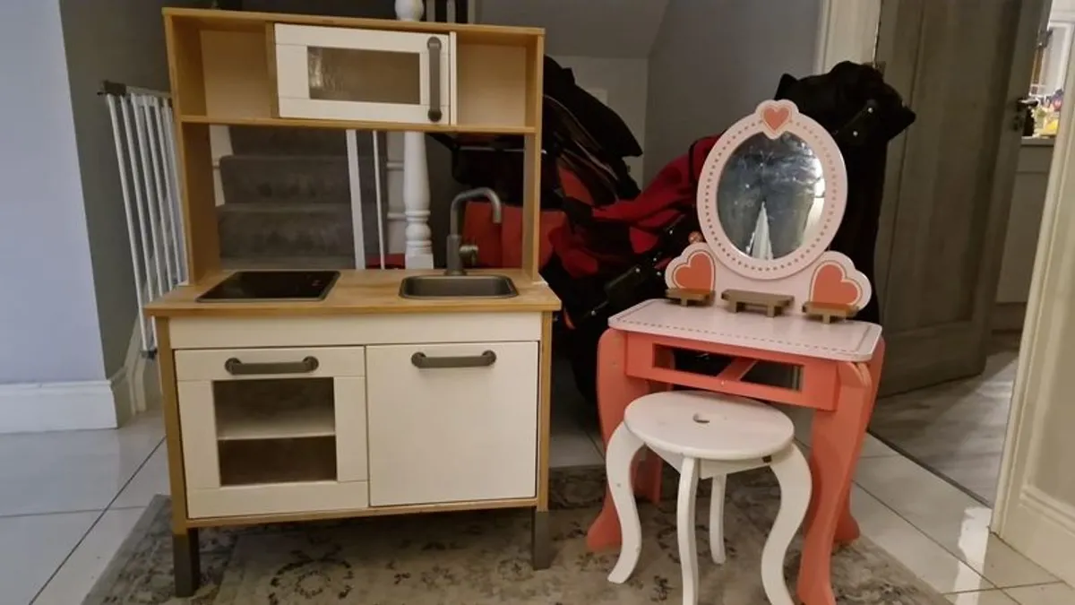Toy kitchen - Image 1
