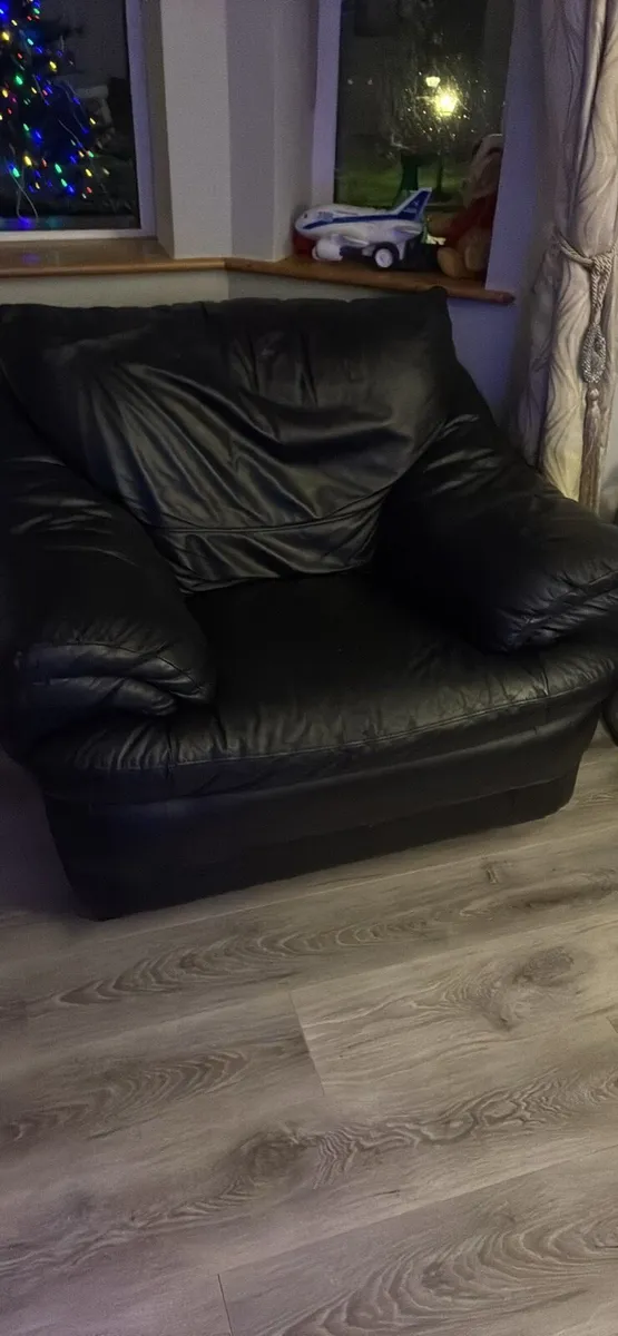 Suite of furniture - Image 2