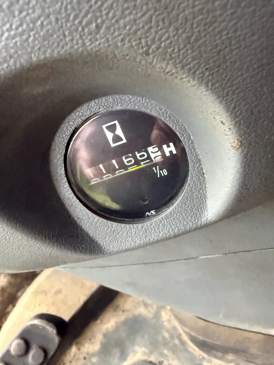 Hitachi ex120-5 very original machine - Image 2