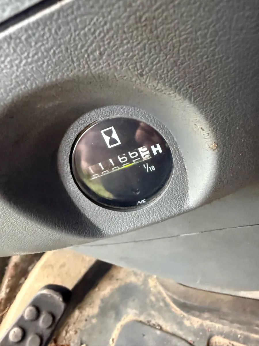 Hitachi ex120-5 very original machine - Image 3