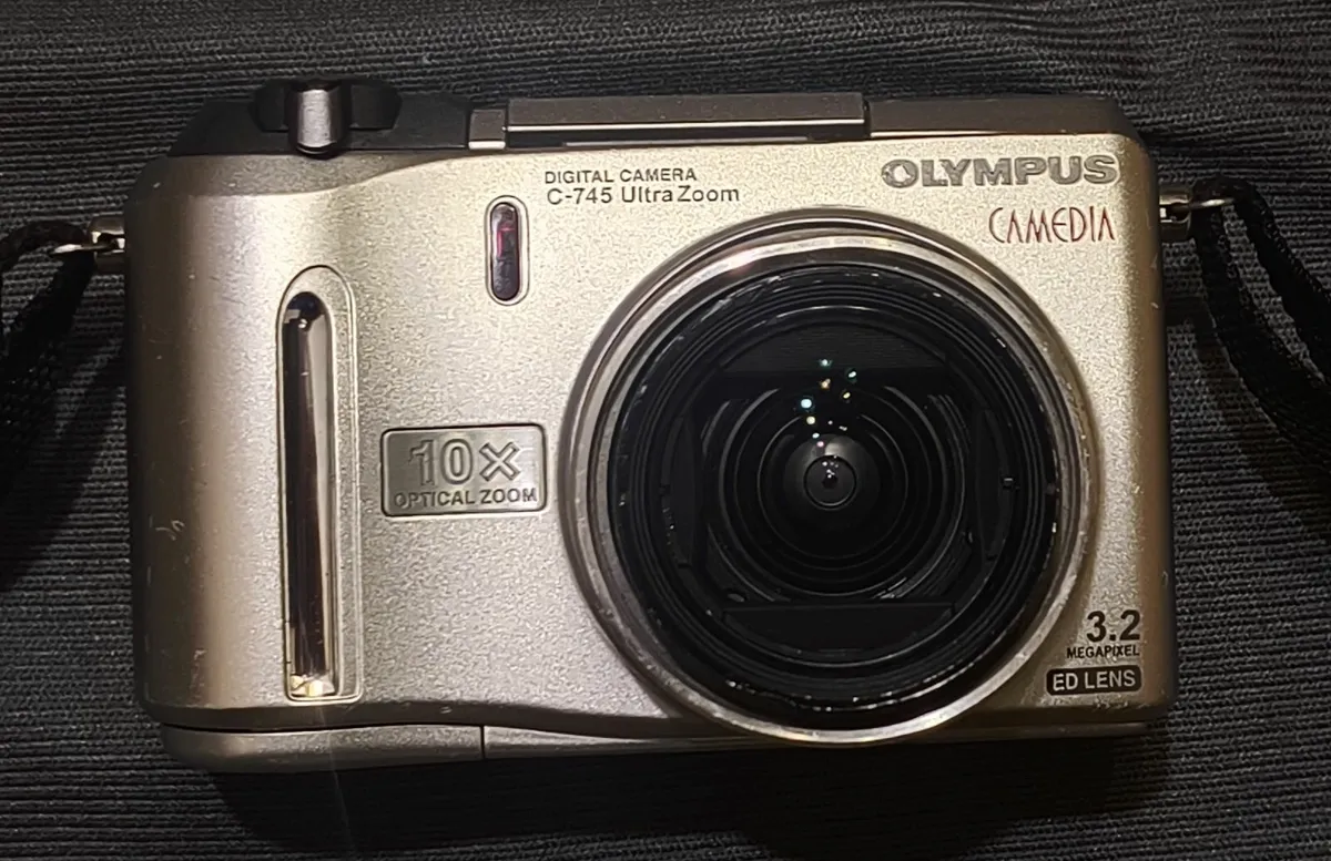 Olympus Digital Camera C-745 Ultra Zoom 10 - Image 2