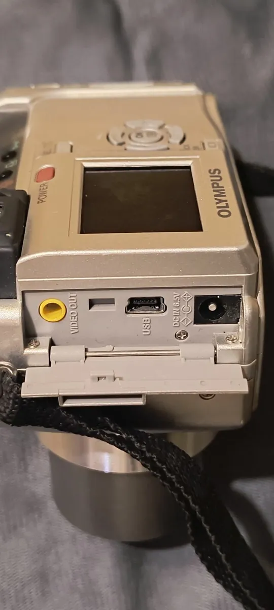 Olympus Digital Camera C-745 Ultra Zoom 10 - Image 3