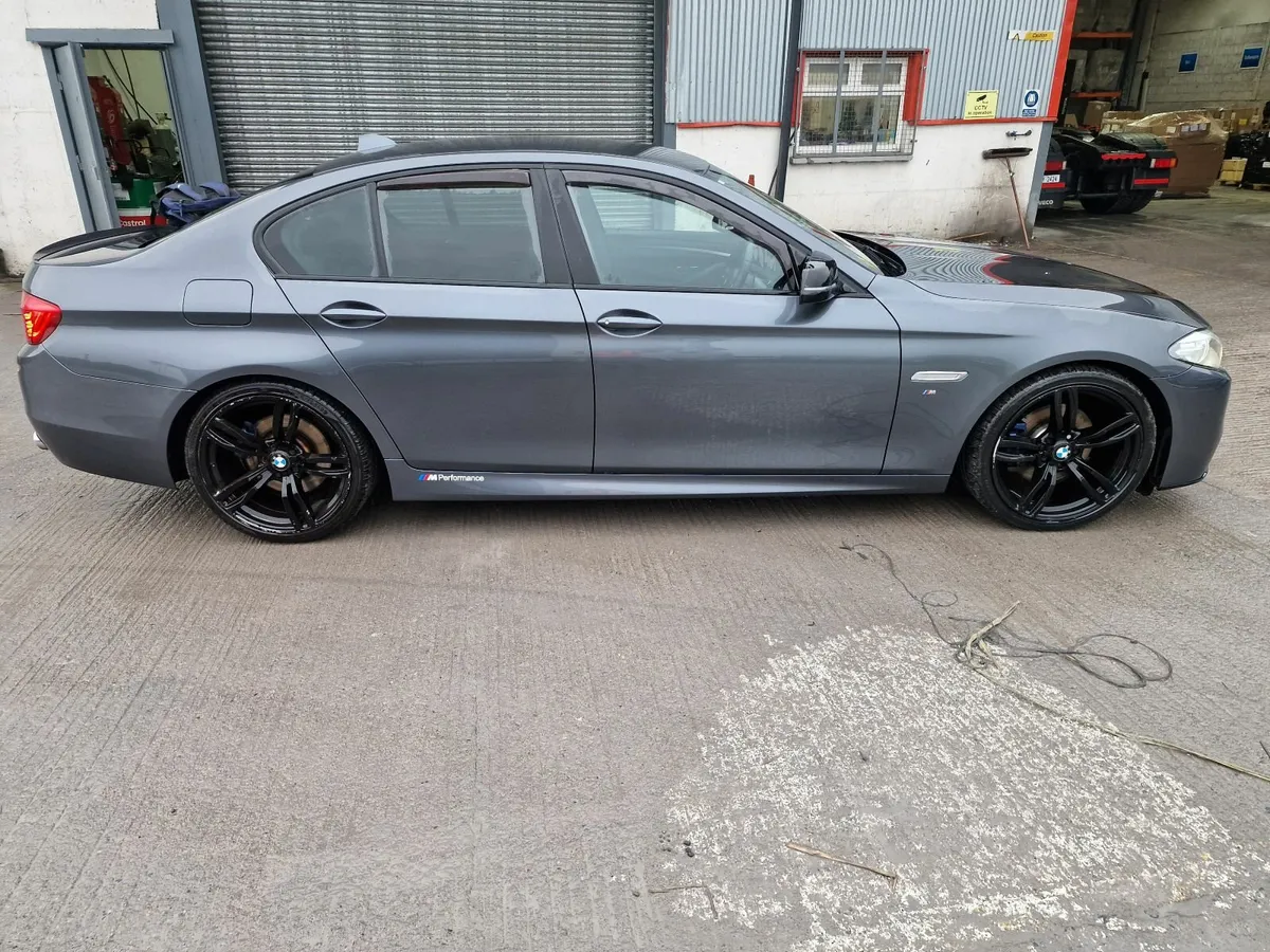 BMW 5-Series 2016 - Image 2