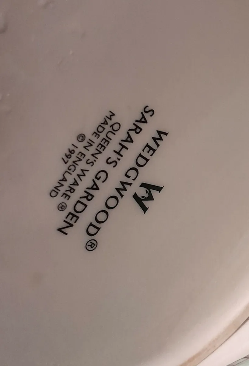 Wedgwood Sarah's Garden teapot and platter - Image 3