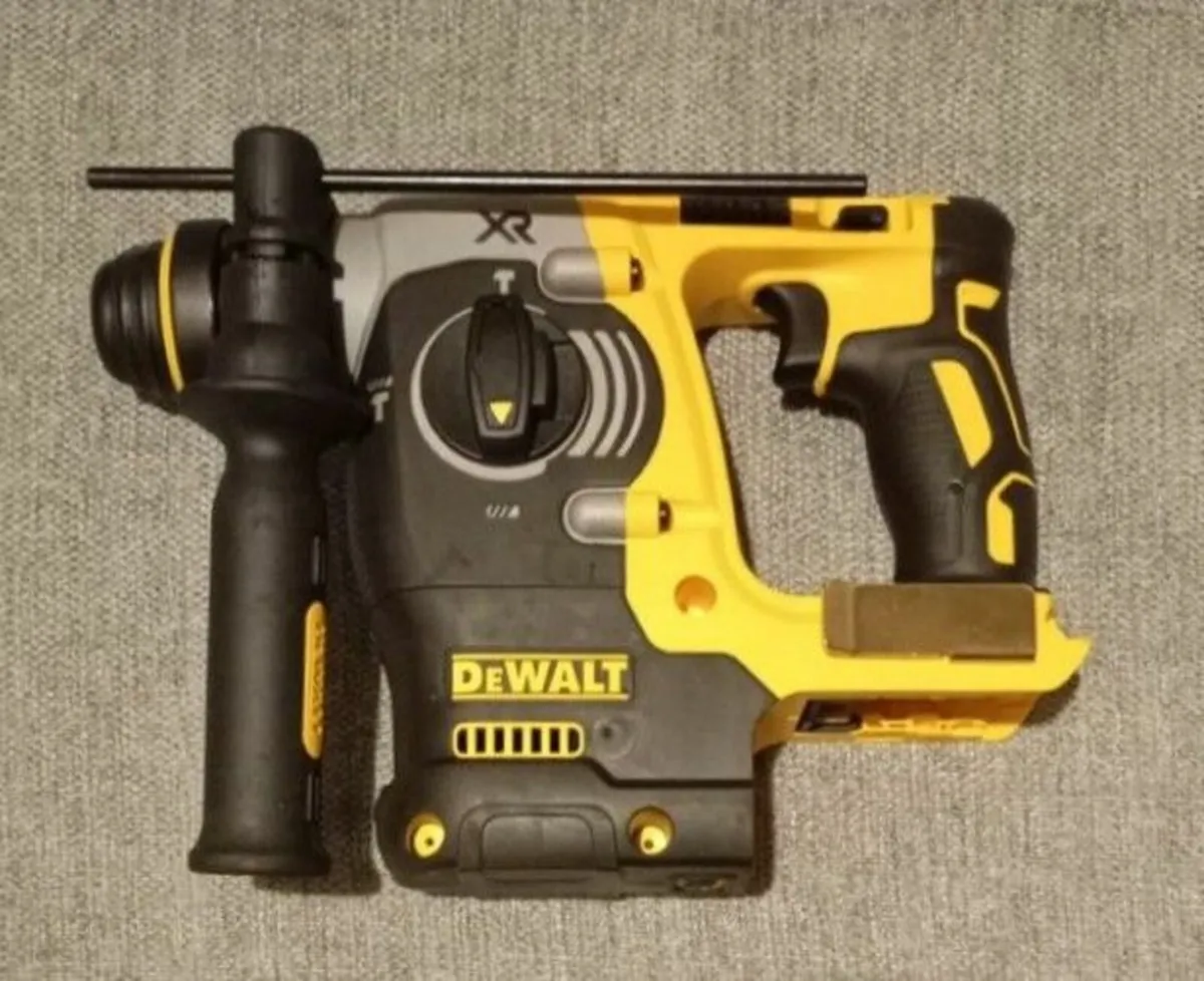 DeWalt dch273 SDS Masonry Drill & SDS Bits - Image 2
