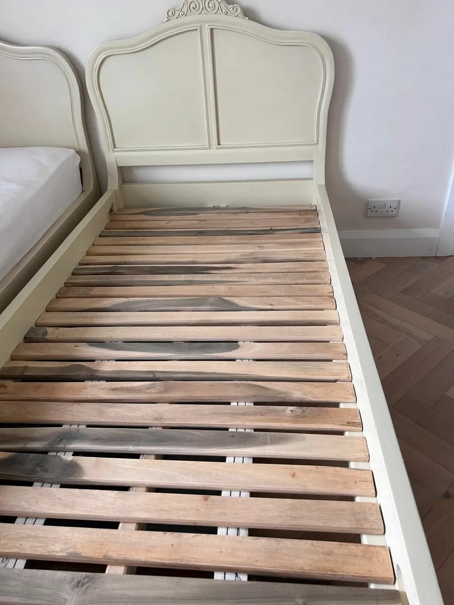 Single mahogany bed - Image 2