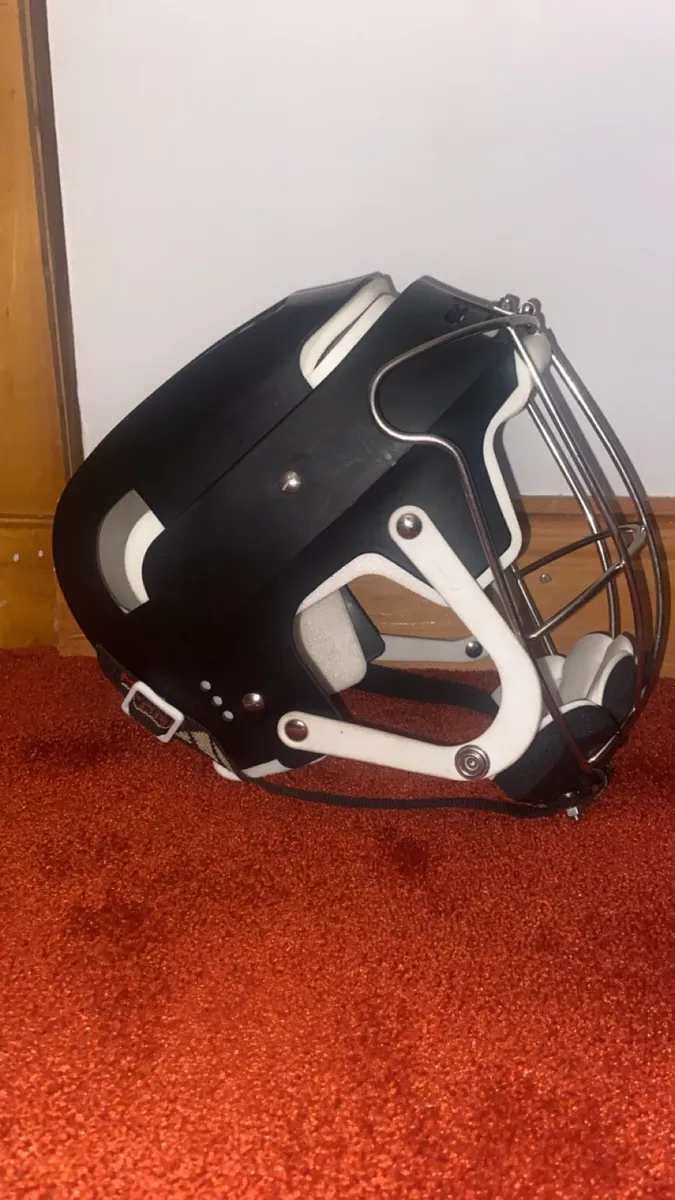 Black cooper hurling helmet - Image 4