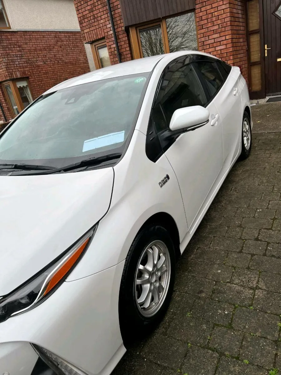 Toyota Prius PHV plug in - Image 4