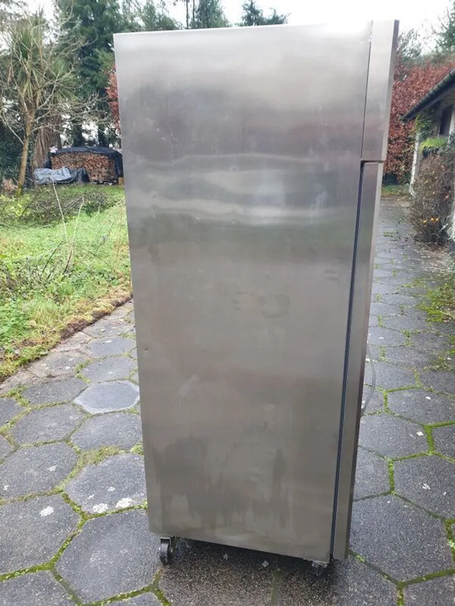 G-Line GUC65 Commercial Fridge - Low Hours, Excellent Condition Quick Sale - Image 3