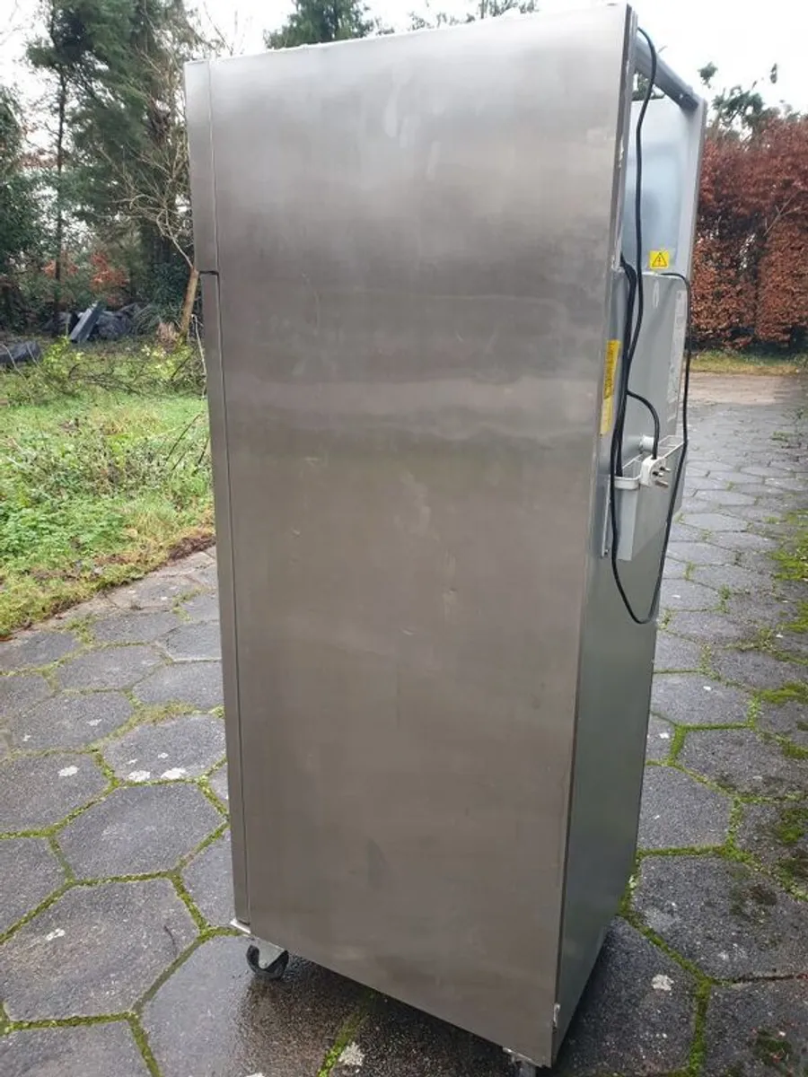 G-Line GUC65 Commercial Fridge - Low Hours, Excellent Condition Quick Sale - Image 4