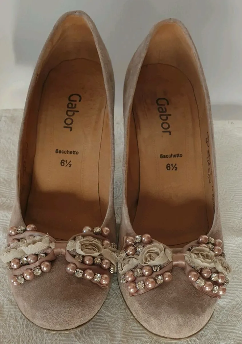 Gabor Sacchetto Beige Shoes w/Floral Detail - Image 4