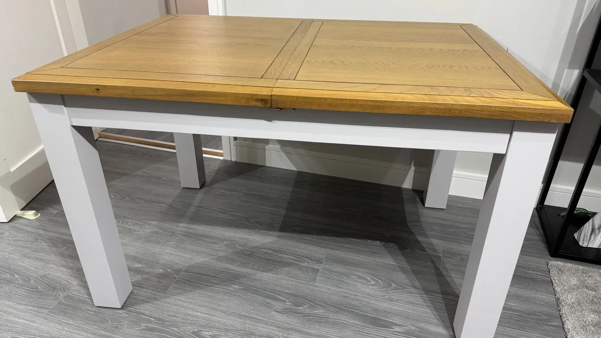 Extending Oak Dining Table Ex Display SUPER CLEAN - Image 3