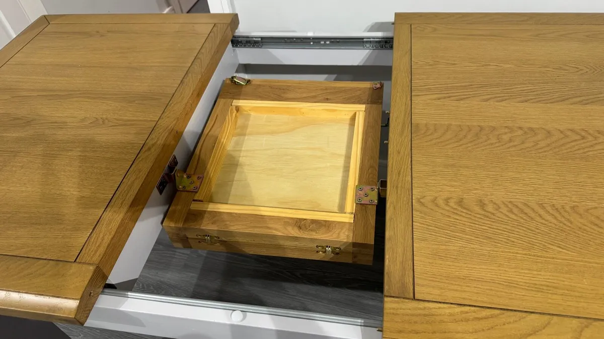 Extending Oak Dining Table Ex Display SUPER CLEAN - Image 2