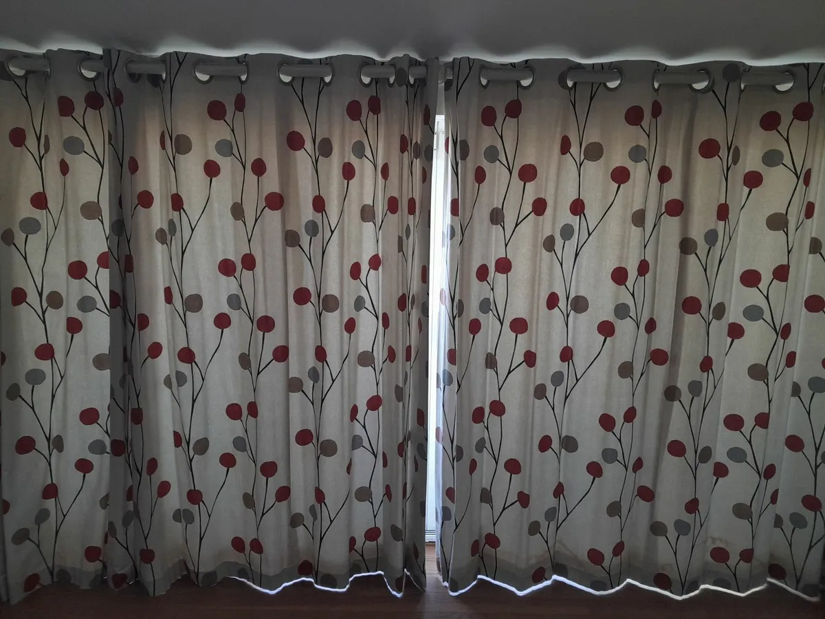 Curtains - Image 2